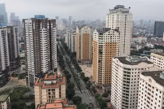 Chung cư bên đường Lê Văn Lương, Hà Nội.
