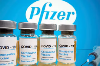 Pfizer và BioNTech cho biết có thể sản xuất tới 50 triệu liều vaccine trong năm nay. Ảnh: Reuters.