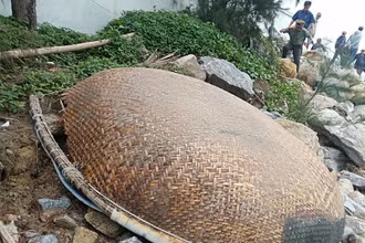 Tìm thấy chiếc thuyền thúng trên sông Thu Bồn.