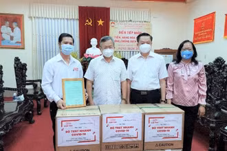 Central Retail tặng TP Cần Thơ 6.000 bộ xét nghiệm nhanh Covid-19