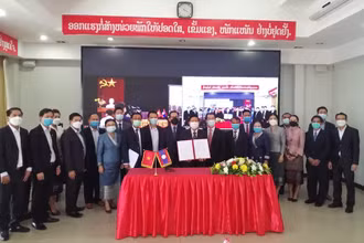 Các đại biểu tại buổi lễ.