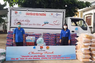 “Chuyến xe yêu thương” của tuổi trẻ An Giang giúp người dân trong mùa dịch Covid-19.