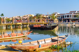 Hội An luôn là điểm đến hấp dẫn bởi nét cổ kính, thơ mộng, những cung đường thân thiện với người đi bộ. 