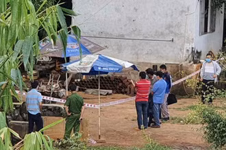 Lực lượng chức năng có mặt tại nhà ông Minh điều tra nguyên nhân gây ra vụ nổ. 