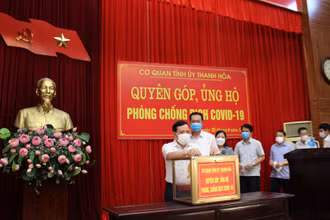 Tỉnh ủy Thanh Hóa quyên góp phòng, chống dịch Covid-19.
