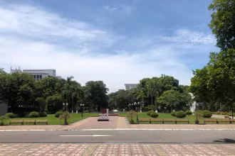 Trong khuôn viên Trường đại học Bách khoa Hà Nội. ẢNh: THUỲ LINH