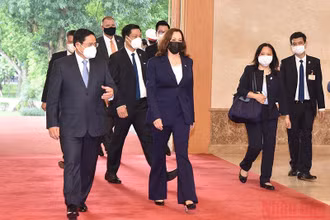 Thủ tướng Phạm Minh Chính và Phó Tổng thống Hoa Kỳ Kamala Harris. (Ảnh: Trần Hải)
