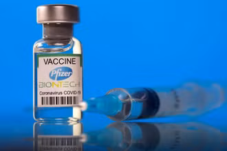 Vaccine ngừa Covid-19 của Pfizer - BioNtech. (Ảnh: Reuters)