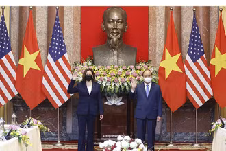 Chủ tịch nước Nguyễn Xuân Phúc và Phó Tổng thống Hoa Kỳ Kamala Harris tại buổi tiếp. (Ảnh: TTXVN)