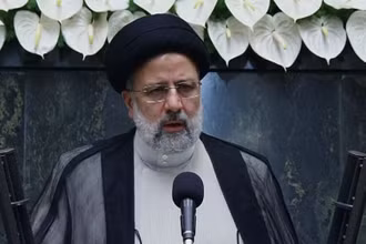 Tổng thống mới của Iran Ebrahim Raisi tuyên thệ nhậm chức trước Quốc hội nước này, ở Tehran, ngày 5/8. (Ảnh: IRNA)