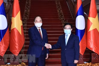 Chủ tịch nước Nguyễn Xuân Phúc hội kiến Thủ tướng Lào Phankham Viphavanh