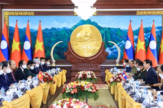 Đoàn đại biểu cấp cao hai nước tại cuộc hội đàm. (Ảnh: TTXVN) 