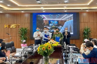 Lễ ký kết biên bản ghi nhớ thúc đẩy hợp tác, chuyển giao kết quả nghiên cứu đã được thực hiện giữa các đơn vị. (Ảnh: TUẤN ANH)