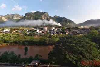 Búng Lao là nơi sinh sống của đồng bào các dân tộc: Thái, H’Mông, Khơ Mú, Kinh.