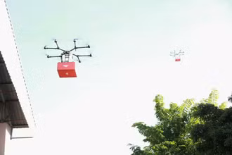 Thai Post thử nghiệm vận chuyển thuốc men bằng drone tại tỉnh Sing Buri.