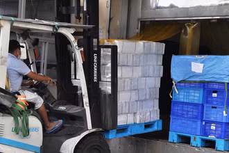Công nhân của Công ty TNHH Đại Thành, xã Song Thuận, huyện Châu Thành (Tiền Giang) làm việc theo phương án “3 tại chỗ”.