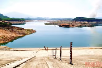 Tỉnh Thừa Thiên Huế yêu cầu điều tiết hồ Tả Trạch để đề phòng mưa lũ. (Ảnh: CÔNG HẬU)