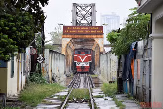 Sau 2 tháng nghỉ dịch, tàu khách Hà Nội - Hải Phòng hoạt động trở lại. 