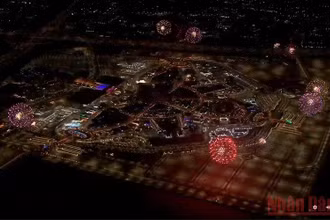 Màn pháo hoa tại Lễ khai mạc World Expo 2020 Dubai. (Ảnh chụp màn hình)