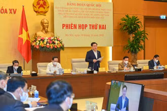 Chủ tịch Quốc hội Vương Đình Huệ cùng các Phó Chủ tịch Quốc hội chủ trì phiên họp. Ảnh: Duy Linh