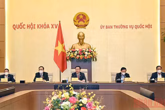 Chủ tịch Quốc hội Vương Đình Huệ cùng các Phó Chủ tịch Quốc hội dự phiên họp. (Ảnh: DUY LINH)