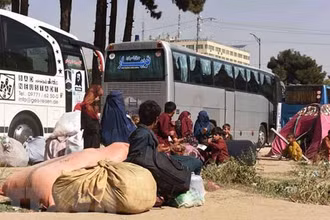 Người tị nạn chờ được quay trở về nhà tại Kabul, Afghanistan. (Ảnh: THX/TTXVN)