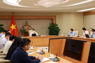 Phó Thủ tướng Chính phủ Vũ Đức Đam làm việc với lãnh đạo một số bộ, ngành về phương án khởi động lại các hoạt động du lịch. (Ảnh: Đình Nam/Cổng TTĐT Chính phủ)