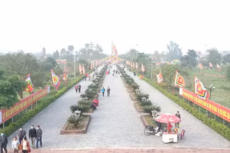 Di tích lịch sử Quốc gia đặc biệt Khu lăng mộ và đền thờ các vị vua Trần, xã Tiến Đức, huyện Hưng Hà, tỉnh Thái Bình.