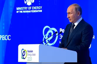 Tổng thống Nga Nga Vladimir Putin phát biểu tại phiên họp toàn thể của Diễn đàn Quốc tế "Tuần lễ Năng lượng Nga" năm 2019. (Ảnh: kremlin.ru)