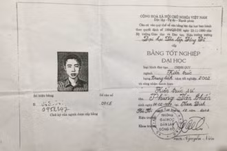 Tấm bằng tốt nghiệp Đại học do Trường Đại học Đông Đô cấp cho ông Chiến có dấu hiệu khuất tất.