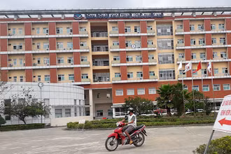 Phong tỏa tạm thời Bệnh viện đa khoa Trung ương Quảng Nam.
