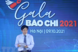 Phó Chủ tịch Thường trực Hội Nhà báo Việt Nam Hồ Quang Lợi phát biểu khai mạc. (Ảnh: Hoàng Hiếu/TTXVN)