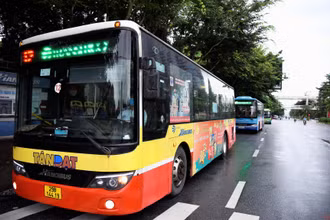 Xe buýt Hà Nội ngày đầu hoạt động trở lại