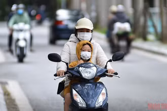 Người Hà Nội đón gió lạnh đầu mùa