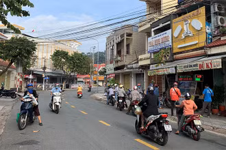  Buổi sáng trên một góc phố ở TP Thủ Dầu Một, tỉnh Bình Dương.