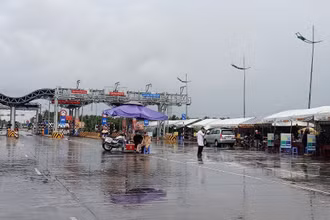 Chốt kiểm soát dịch Covid-19 cầu Cổ Chiên, Quốc lộ 60, cửa ngõ chính vào tỉnh Trà Vinh.