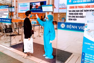 Đón người bệnh đến khám chữa bệnh tại Bệnh viện đa khoa quốc tế Hải Phòng.