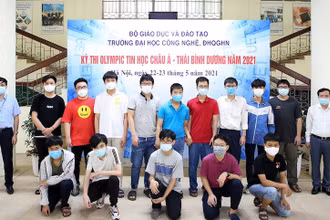 Các học sinh thuộc đội tuyển quốc gia Việt Nam dự thi Olympic Tin học châu Á - Thái Bình Dương 2021.