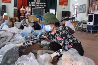 Nhu yếu phẩm được cung cấp bởi chính quyền và các tổ chức thiện nguyện.