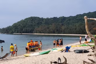 Một bãi tắm trên đảo Cô Tô con, huyện Cô Tô (Quảng Ninh).