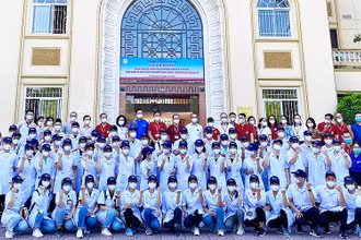 Đoàn tình nguyện của Trường Đại học Y Hà Nội xuất quân hỗ trợ tỉnh Bắc Ninh.