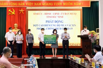 Tổ chức, cá nhân ủng hộ mua vaccine ngừa Covid-19.