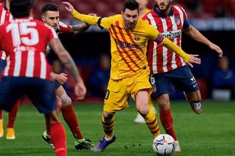 Barcelona và Atletico sẽ đại chiến tại Nou Camp trong trận cầu có thể nói có tính chất quyết định đến cuộc đua danh hiệu ở La Liga. (Ảnh: Getty Images)