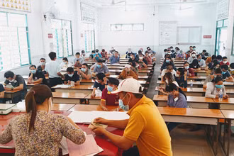 Học viên thi lý thuyết bằng lái xe. (Ảnh minh họa: Tổng cục Đường bộ Việt Nam)
