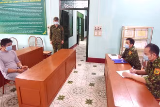 Lực lượng biên phòng lấy lời khai tại đồn Pò Hèn.