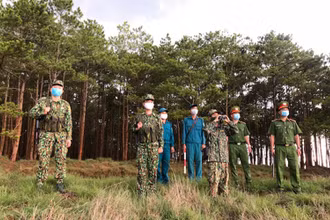 Công an huyện Tuy Đức phối hợp với các lực lượng vũ trang tuần tra, kiểm soát bảo đảm ANTT và phòng, chống dịch bệnh Covid-19 trên địa bàn biên giới.