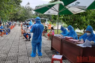 Têm vaccine cho người dân trên địa bàn tỉnh Bình Dương.