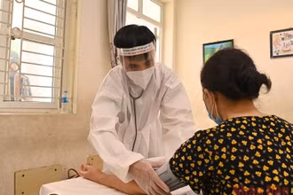 Để triển khai chiến dịch tiêm chủng, xét nghiệm thần tốc trên địa bàn thành phố; Hà Nội đã liên hệ với 11 tỉnh, thành phố lân cận để hỗ trợ Hà Nội, bảo đảm đến ngày 15/9 sẽ thực hiện xét nghiệm cho người dân trên địa bàn và bảo đảm tiến độ tiêm vaccine phòng Covid-19.