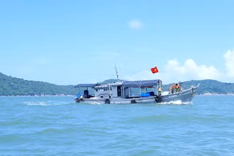 Tàu tuần tra của Biên phòng Cà Mau tham gia cứu hộ cứu nạn trên biển. Ảnh: BĐBP Cà Mau