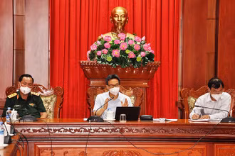 Phó Thủ tướng Chính phủ Vũ Đức Đam phát biểu tại buổi làm việc.